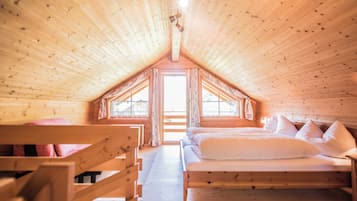 2 bedrooms, in-room safe, cots/infant beds, free WiFi