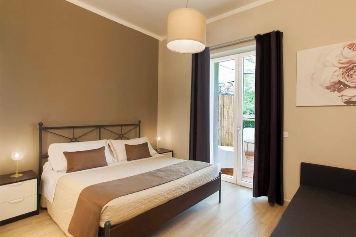 Kamar Double Klasik | Seprai Frette Italia, seprai premium, dan bantalan ekstra lembut