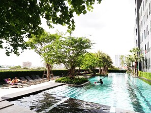 Outdoor pool - Sukhumvit New Room BTS Bangna (Bangkok)