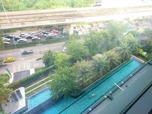 Economy Studio Suite with Balcony Pool View | View from room - Sukhumvit New Room BTS Bangna (Bangkok)