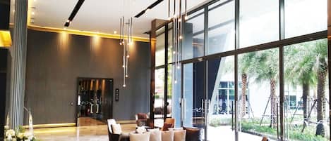 Lobby lounge
