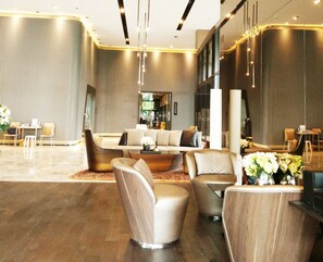Lobby sitting area - Sukhumvit New Room BTS Bangna (Bangkok)