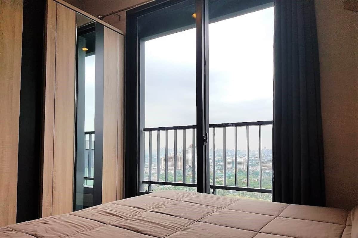 Luxe beddengoed, een bureau, verduisterende gordijnen, gratis wifi