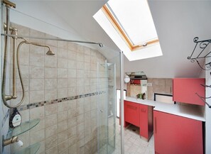 Apartment | Bathroom | Shower, free toiletries, hair dryer, towels - MAMAD - Charming Sunny Haven with Balcony by Sea N Rent (Tel Aviv)