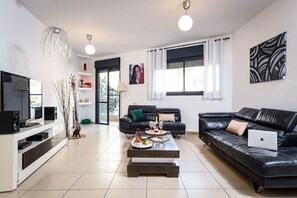 Leilighet, 2 soverom | Oppholdsområde | Flatskjerm-TV