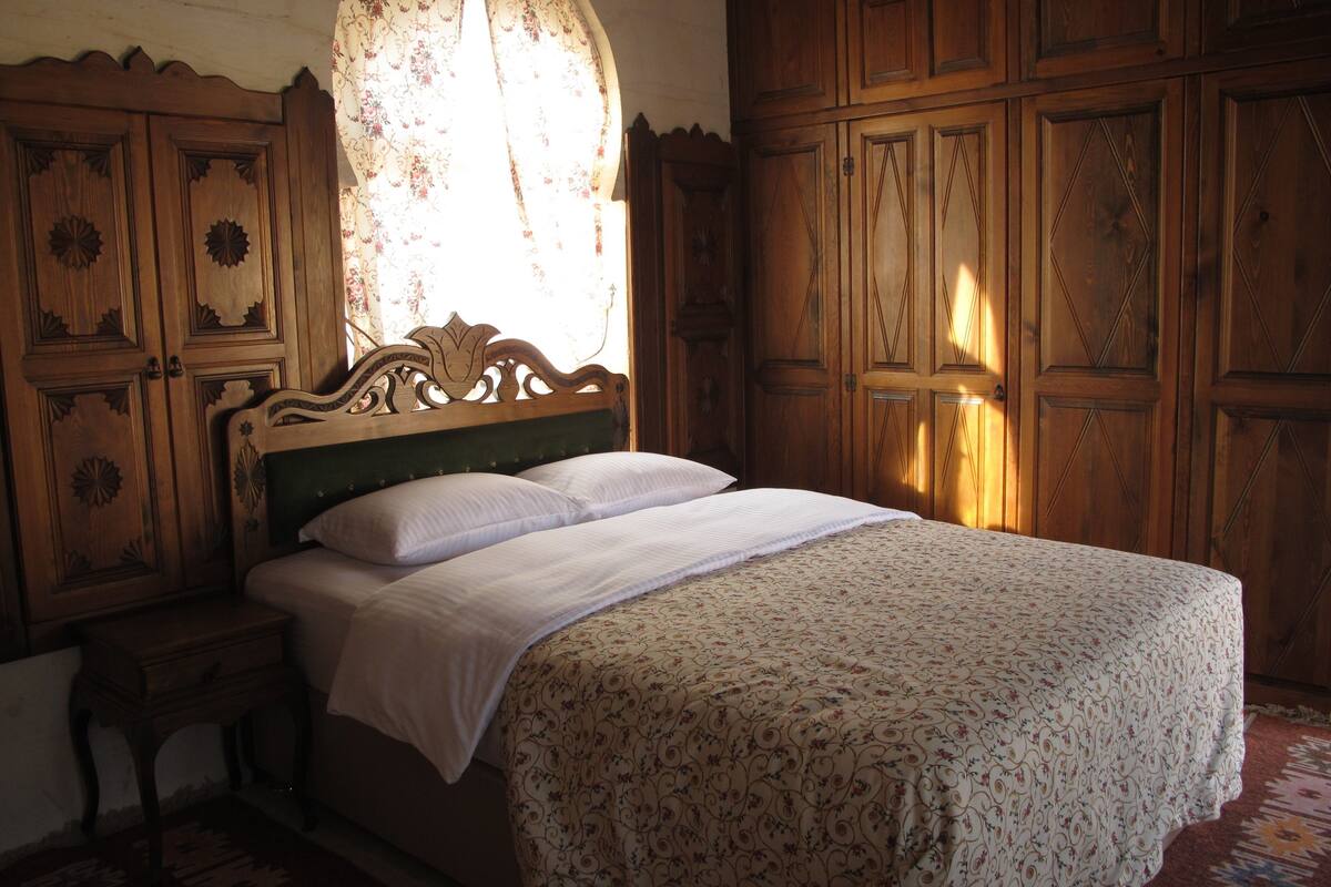 double room | 1 bedroom, premium bedding, down duvets, desk