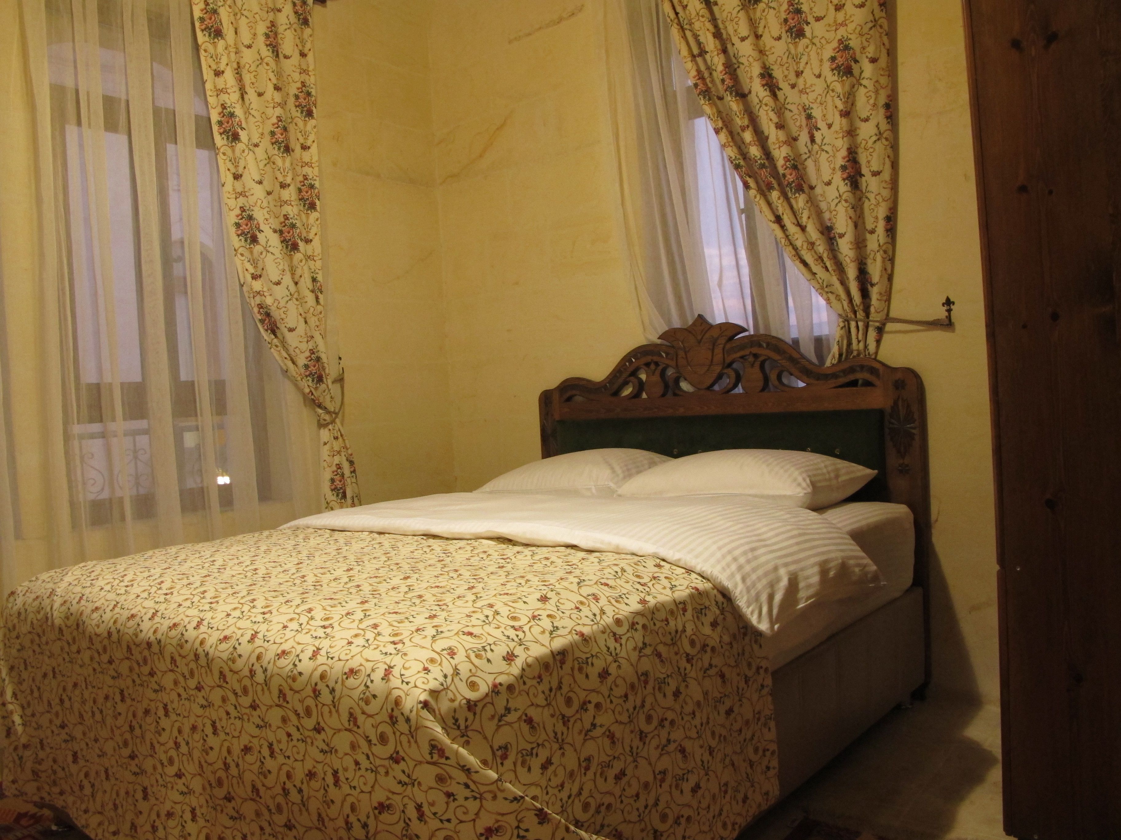 double room | 1 bedroom, premium bedding, down duvets, desk