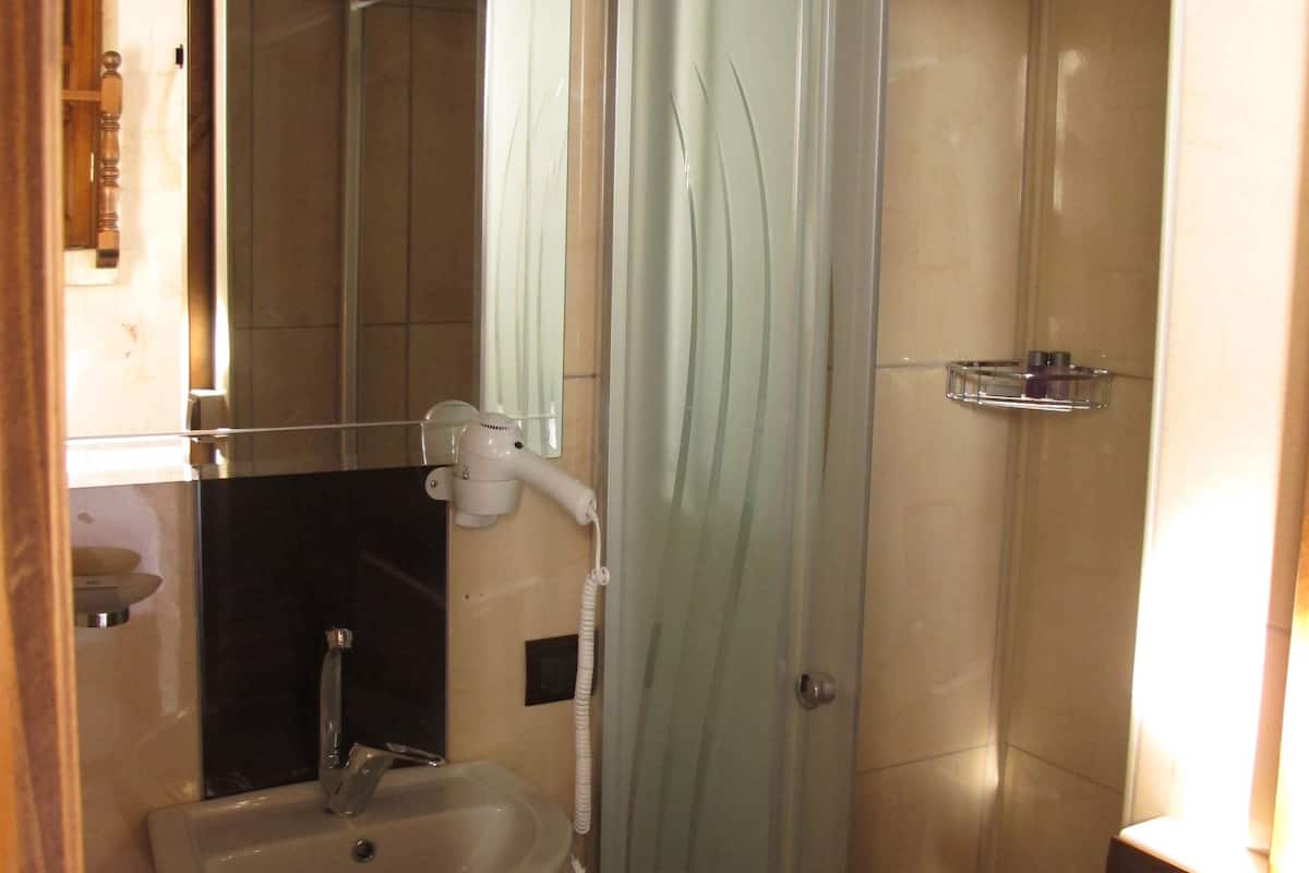 double room | bathroom sink