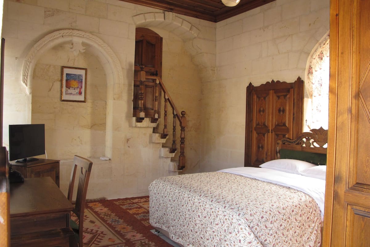 deluxe room | 1 bedroom, premium bedding, down duvets, desk