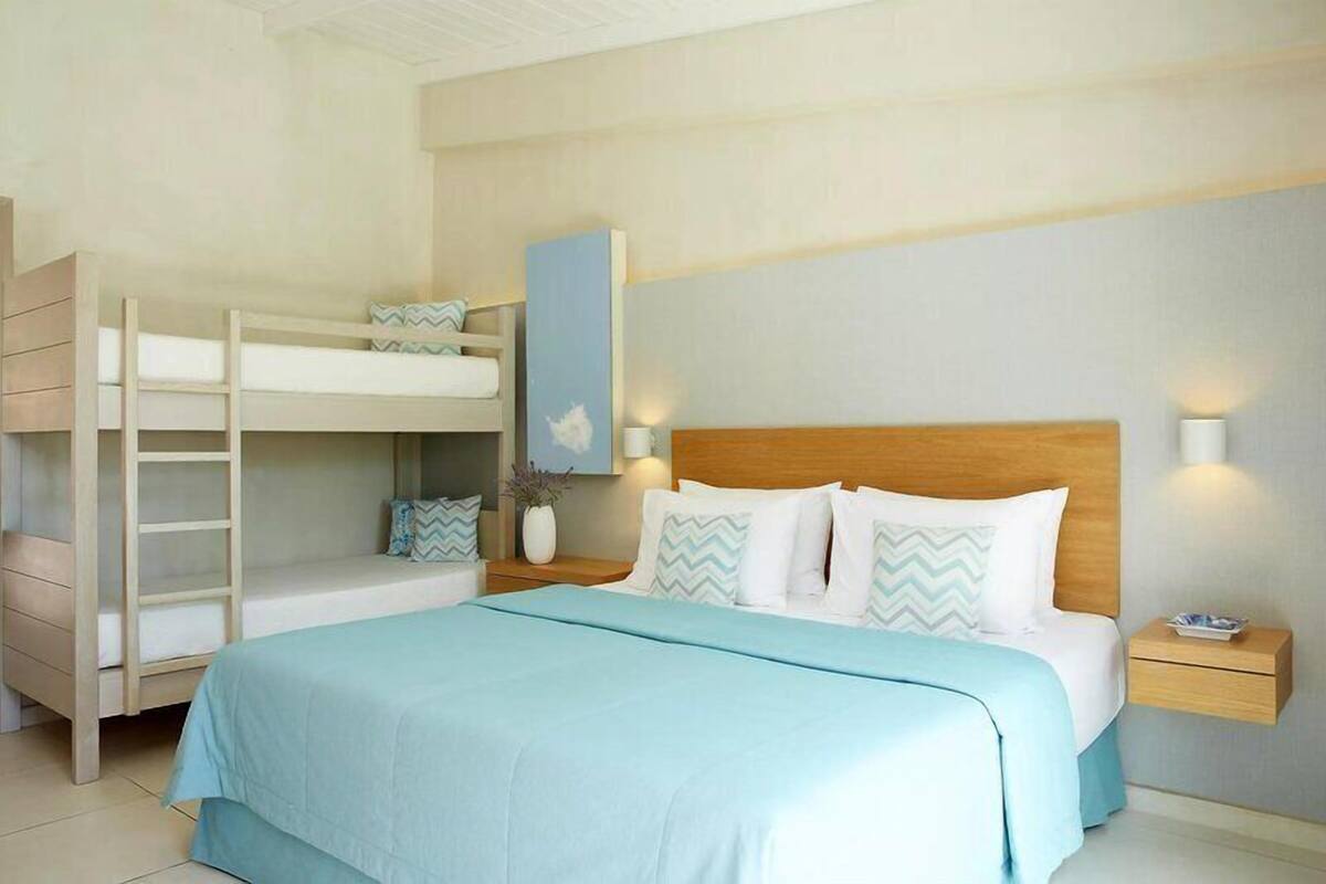 Deluxe Room | Premium bedding, pillowtop beds, in-room safe, desk