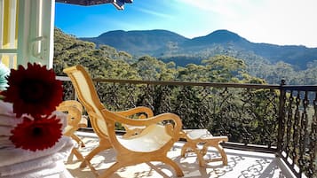 Luxury Villa, Mountain View | Balcony