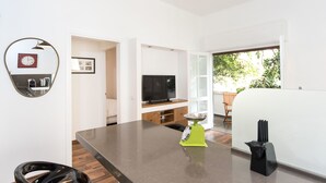 Apartment, 2 Bedrooms | In-room dining - Sea N'Rent - 11 Bernstein Cohen Tel Aviv (Tel Aviv)
