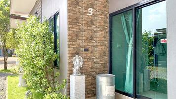 1 Bedroom | Courtyard view