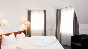 Double Room | Meja, kalis bunyi, seterika/papan seterika, katil bayi/kot (percuma) 
