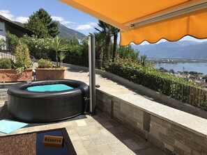 Outdoor spa tub - Villa Kaissini (Orselina)