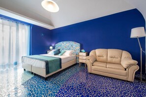 Luxe beddengoed, een minibar, een kluis op de kamer, een bureau