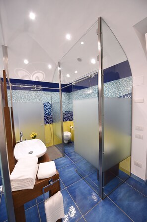 Standard Double or Twin Room | Bathroom - Aquae Romanae Bed and Breakfast Sorrento (Sorrento)