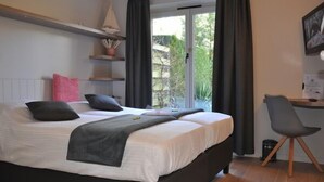 Twin Room, Terrace - Bilderdijk Hotel (De Haan)