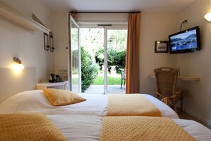 Twin Room, Terrace | Minibar, in-room safe, desk, iron/ironing board - Bilderdijk Hotel (De Haan)