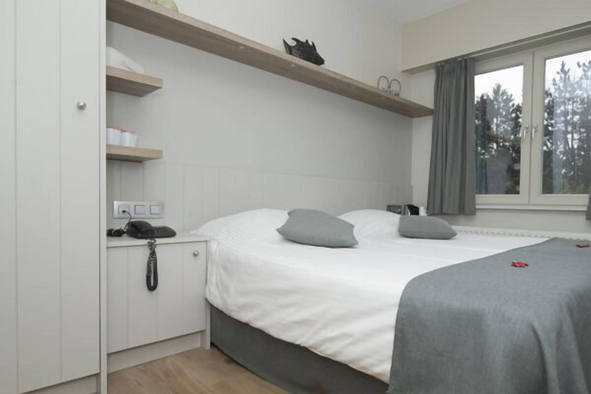 Standard Twin Room | Minibar, in-room safe, desk, iron/ironing board (on request)