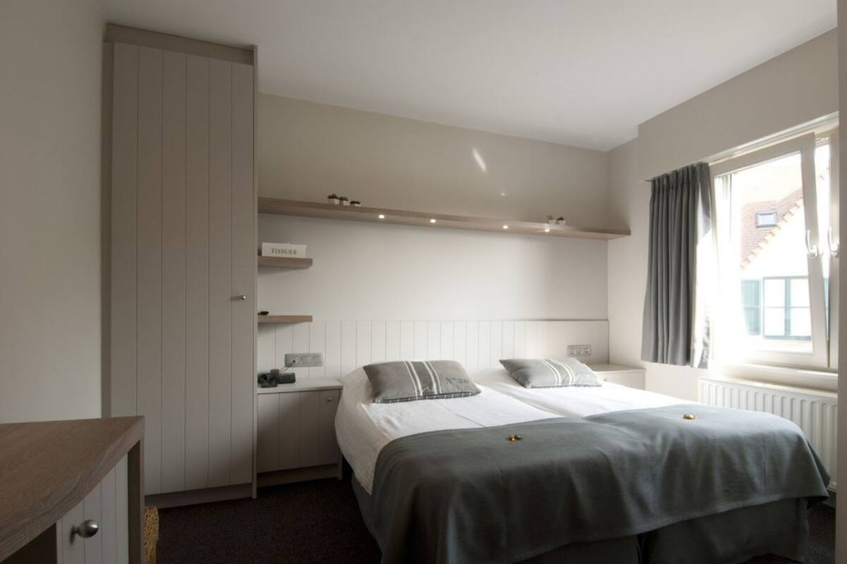 Twin Room, Garden View | Minibar, in-room safe, desk, iron/ironing board (on request)