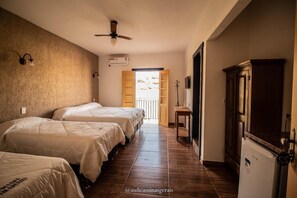 Minibar, tabla de planchar con plancha y wifi gratis 