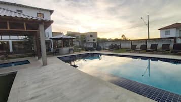2 udendørs pools