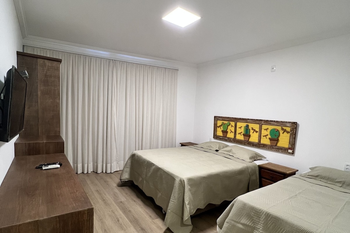 Minibar, iron/ironing board, free WiFi, bed sheets