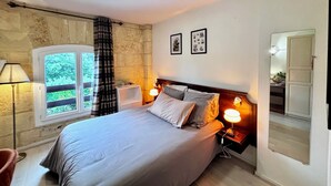 Chambre Single Confort 1 grand lit | 办公桌、笔记本电脑工作区、隔音、免费 WiFi