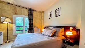 Chambre Single Confort 1 grand lit | 办公桌、笔记本电脑工作区、隔音、免费 WiFi