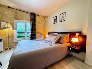 Chambre Single Confort 1 grand lit | Skrivebord, skrivebord for bærbar PC, lydisolert og wi-fi (inkludert)