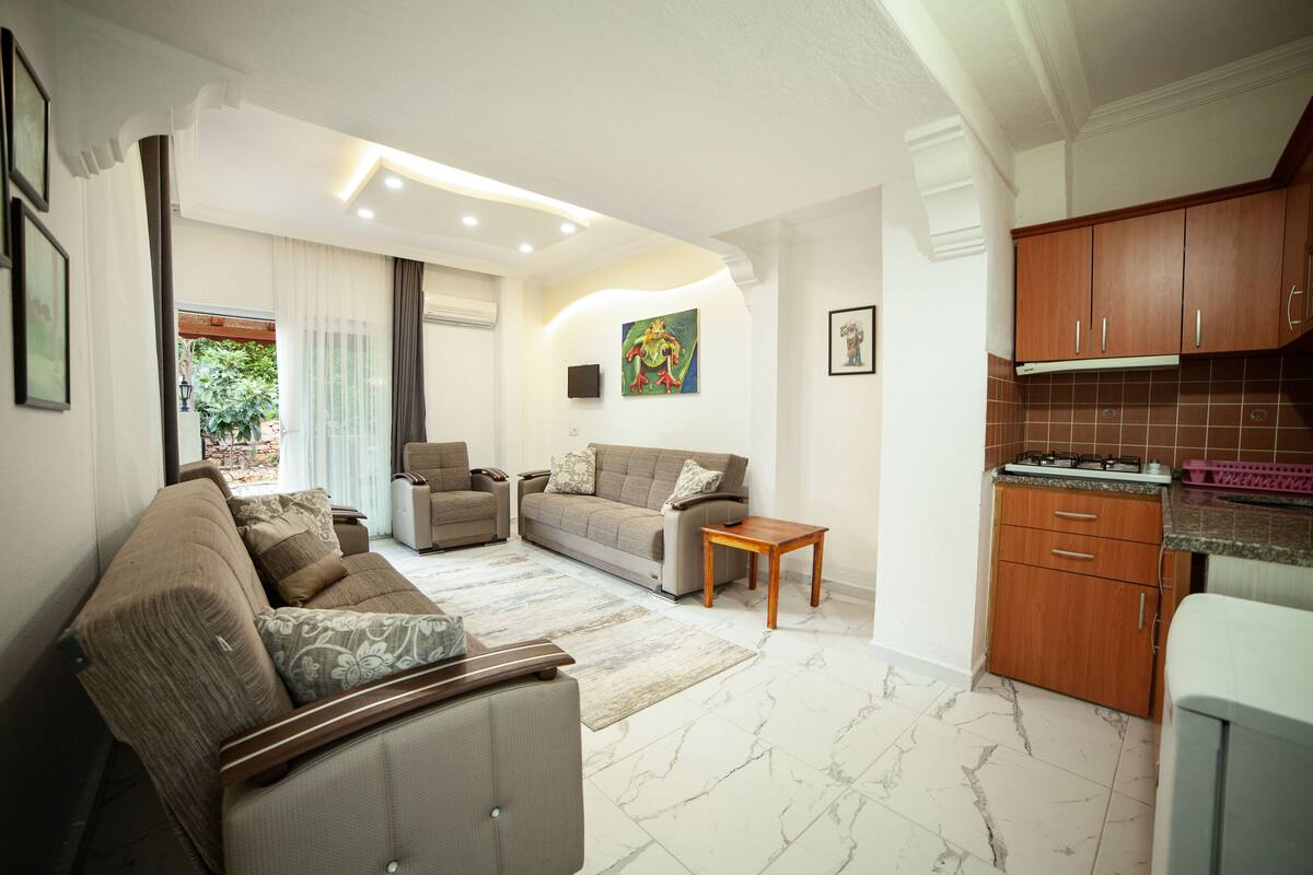 family apartment | desk, free cots/infant beds, free wifi, bed sheets