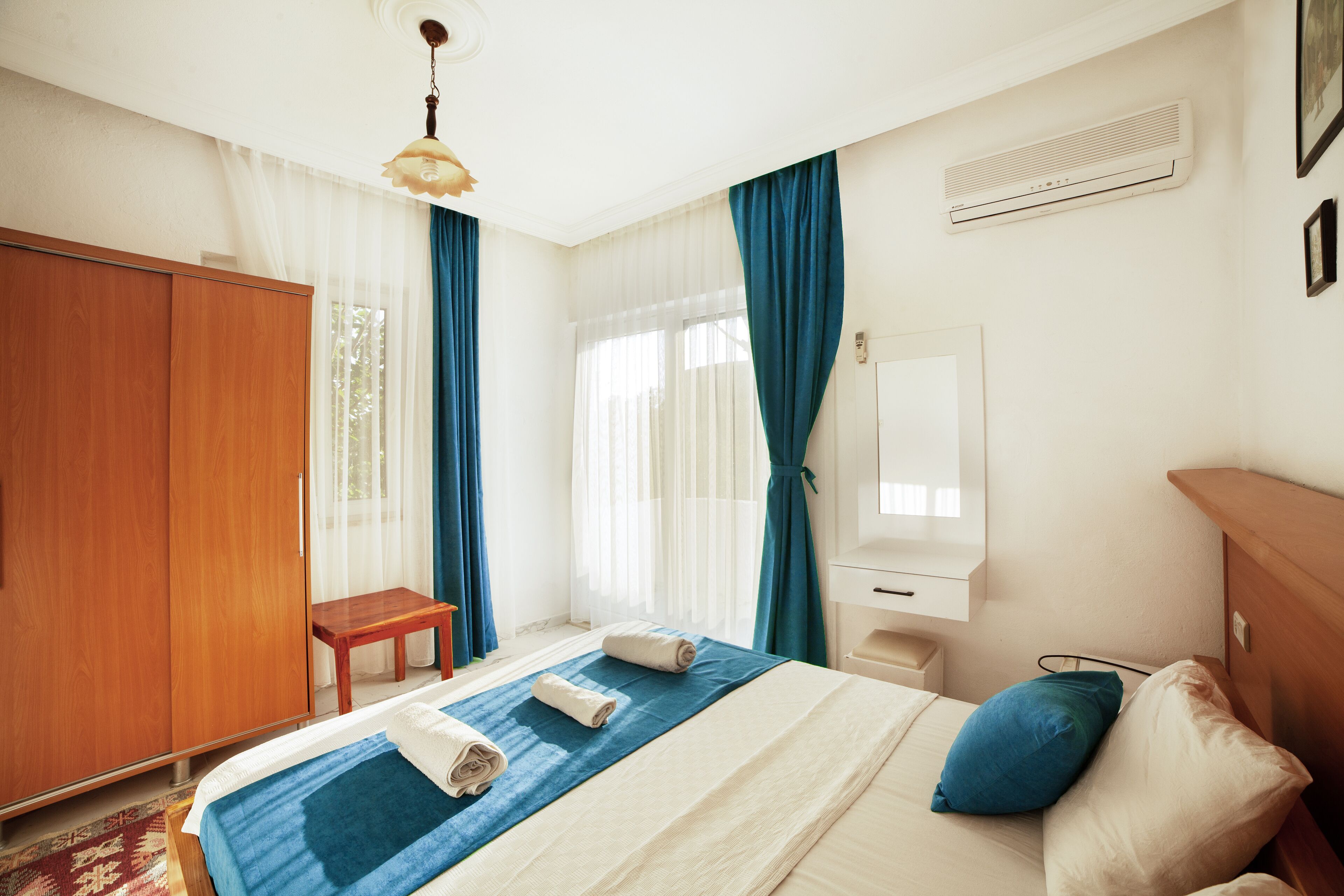 double room | desk, free cots/infant beds, free wifi, bed sheets
