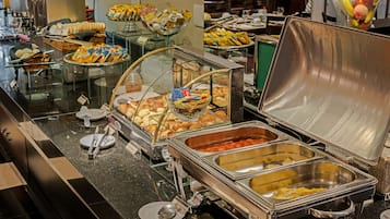 Free daily buffet breakfast
