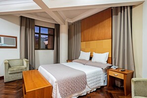 Luxo com cama de casal | Minibar, escritorio, cortinas blackout y insonorización 