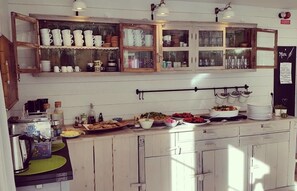 Inbegriffenes nach Wunsch zubereitetes Frühstück