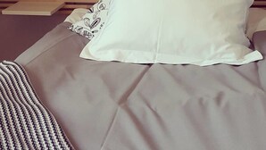 Doppelzimmer | Hochwertige Bettwaren, Schreibtisch, Verdunkelungsvorhänge