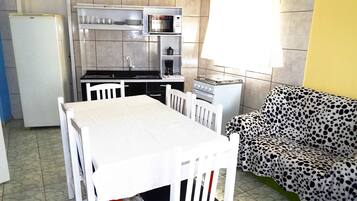 Rumah | Dapur pribadi | Lemari es, microwave, oven, dan kompor