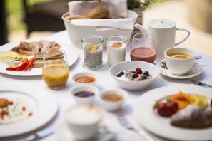 Daily buffet breakfast for a fee - Boutique Hotel Zum Rosenbaum (Nalles)