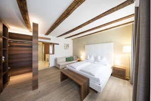 小型套房 | 防过敏的被褥、客房内保险箱、特色家居、隔音