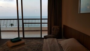 1 bedroom, desk, rollaway beds (surcharge), bed sheets - Seaside Apartments (Beirut)