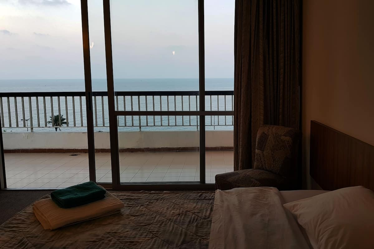 Executive Suite, Sea View