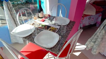 Apartemen Standar, 1 kamar tidur | Makan di kamar