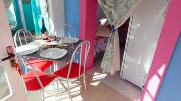 Apartemen Standar, 1 kamar tidur | Makan di kamar