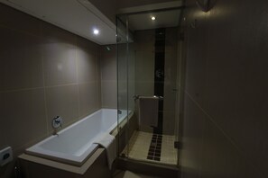 Bathroom - Alcazaba Lodges (Johannesburg)