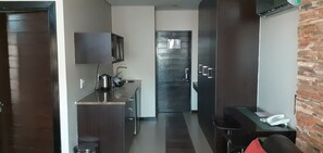 Family Apartment, 1 Bedroom | Private kitchen | Fridge, microwave, dishwasher, electric kettle - Alcazaba Lodges (Johannesburg)