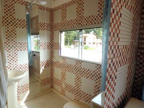 Standard Apartment, 1 Bedroom | Bathroom | Shower, towels - Lake Apartament Duplo (Canela)