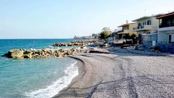 Una spiaggia nelle vicinanze