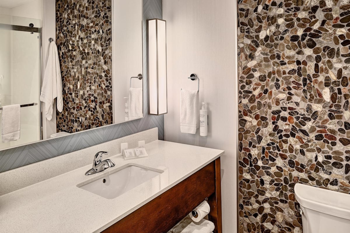 Articles de tocador gratuïts, assecador de cabells, tovalloles i sabó