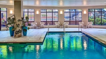 Piscina coperta, piscina stagionale all'aperto